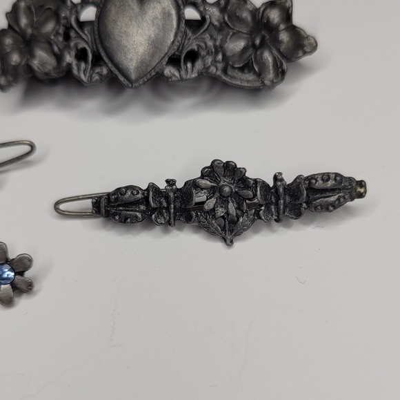 Vintage metal hair barrettes gemstones flowers and heart clasps - Picture 4 of 6
